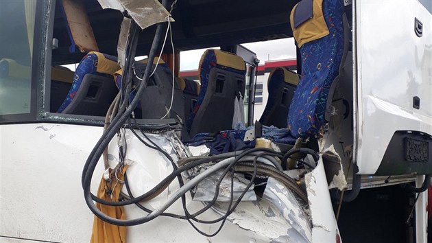 V Brn se srazil autobus s nkladnm autem. Zranilo se osm lid.