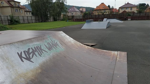 V novm arelu budou mt zjemci k dispozici dv multifunkn hit s umlm povrchem, jedno napklad na mal fotbal, volejbal, nohejbal, tenis i basketbal, druh na hokejbal a in-line hokej.