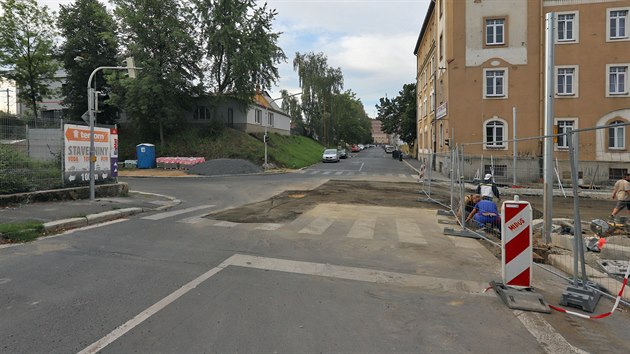 Zatmco se v Pivovarsk ulici stle pracuje, byla  otevena kiovatka Pivovarsk-Wolkerova, co znan uleh doprav v centru Chebu.