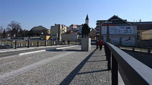 Na vstav srovnvacch historickch a souasnch fotografi nazvan Perov vera a dnes nechyb v Muzeu Komenskho mimo jin jedno z ikonickch mst msta, Tyrv most.