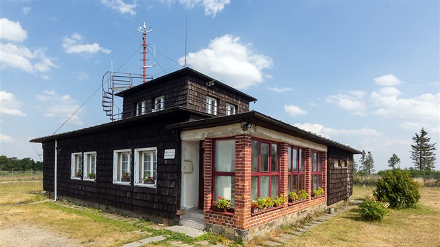 Meteorologick stanice erven hora u Libav je nejodlehlej v esku. Obsluha pi cest na smnu absolvuje sedmikilometrovou tru a nejbli staven je odsud ti kilometry.