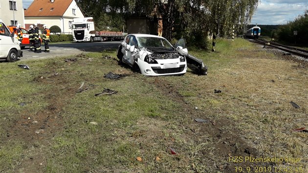 Srka Zpadnho expresu s osobnm vozidlem na Domalicku zastavila provoz vlak na mezinrodn trati. (19. 9. 2019)