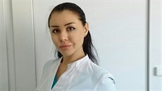 Falešná lékařka Alyona Verdyová operovala desítky lidí. Falešná lékařka Alyona Verdyová operovala desítky lidí.
