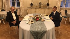 Premiér Andrej Babiš dorazil do zámku v Lánech na pravidelnou schůzku s... Premiér Andrej Babiš dorazil do zámku v Lánech na pravidelnou schůzku s...