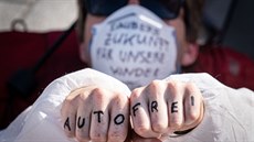 Aktivisté bojující proti změnám klimatu pokračují v protestech proti... Aktivisté bojující proti změnám klimatu pokračují v protestech proti...