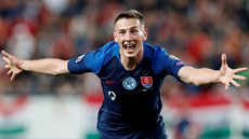 Devatenáctiletý slovenský útoník Róbert Boeník se raduje z vítzného gólu v...