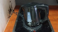 Konvice umístěná na elektrický sporák způsobila požár v hotelu na Praze 1. (15.... Konvice umístěná na elektrický sporák způsobila požár v hotelu na Praze 1. (15....