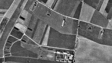 Zbrojnice u obce Hostivice. Letecký snímek z roku 1938.