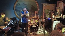 Během sedmnácti let se ve žďárském klubu Batyskaf vystřídaly tisíce muzikantů.... Během sedmnácti let se ve žďárském klubu Batyskaf vystřídaly tisíce muzikantů....