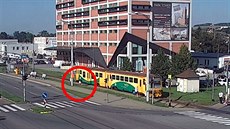 Ani ne tříletá holčička zůstala sama na nástupišti ve Zlíně, maminka s mladším... Ani ne tříletá holčička zůstala sama na nástupišti ve Zlíně, maminka s mladším...