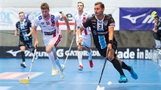 Mladoboleslavský florbalista Daniel Šebek útočí. Mladoboleslavský florbalista Daniel Šebek útočí.