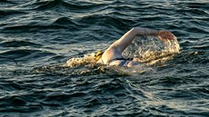 Sarah Thomasová při své pouti před kanál La Manche. Sarah Thomasová při své pouti před kanál La Manche.