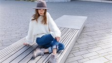 Džíny by měla mít ve svém šatníku každá žena. Džíny by měla mít ve svém šatníku každá žena.
