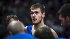 Český pivot Martin Peterka během time outu Český pivot Martin Peterka během time outu