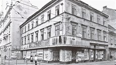Řada domů v Plzni byla před třiceti lety v žalostném stavu. Na snímku z roku... Řada domů v Plzni byla před třiceti lety v žalostném stavu. Na snímku z roku...