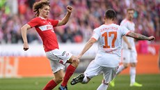 DEBUT. Český reprezentant Alex Král (vlevo) v ruské lize poprvé nastoupil za... DEBUT. Český reprezentant Alex Král (vlevo) v ruské lize poprvé nastoupil za...