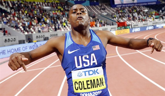 Amerian Christian Coleman se raduje z vítzství ve sprintu na 100 metr na...