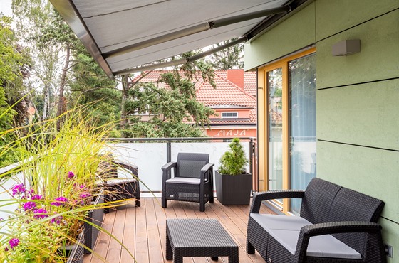 Píjemným bonusem bytu jsou dv prostorné terasy o 20 m2 s výhledem do okolí.