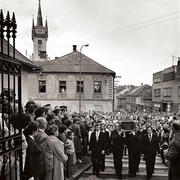 Rakev s ostatky slavného skladatele byla po dvaceti letech od jeho smrti za...