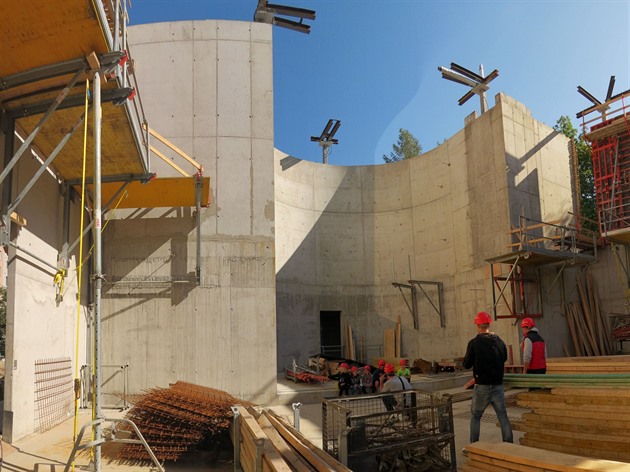 Den otevřených dveří na stavbě kostela na Barrandově