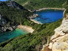 Vzpomínky na prázdniny na řeckém ostrově Korfu a pohled na dvojitou pláž Porto Timoni Vzpomínky na prázdniny na řeckém ostrově Korfu a pohled na dvojitou pláž Porto Timoni