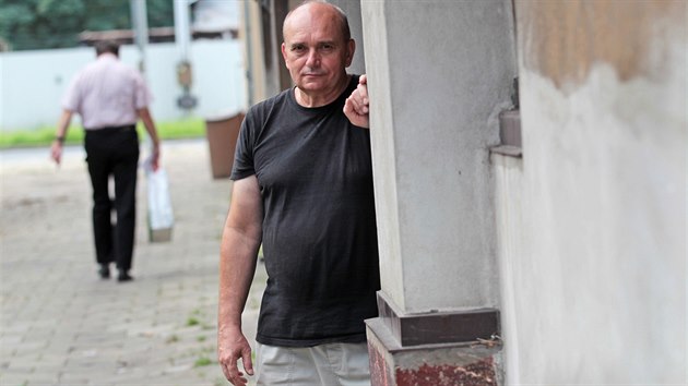 Miroslav Hříbek je při popisu svého opakovaného boje s alkoholem velmi otevřený. Miroslav Hříbek je při popisu svého opakovaného boje s alkoholem velmi otevřený.