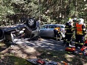 U obce Smrček se v neděli dopoledne čelně střetla dvě osobní auta (22. září... U obce Smrček se v neděli dopoledne čelně střetla dvě osobní auta (22. září...