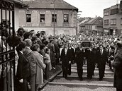 Rakev s ostatky slavného skladatele byla po dvaceti letech od jeho smrti za... Rakev s ostatky slavného skladatele byla po dvaceti letech od jeho smrti za...