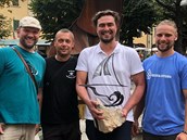 Umělečtí kováři Václav Noha (zprava), Jiří Ondráček (s vítěznou plastikou... Umělečtí kováři Václav Noha (zprava), Jiří Ondráček (s vítěznou plastikou...