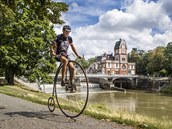 Ivan Burkert na velocipedu v Hradci Králové Ivan Burkert na velocipedu v Hradci Králové