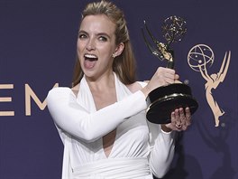 Anglická hereka Jodie Comerová pebírá cenu Emmy 2019.