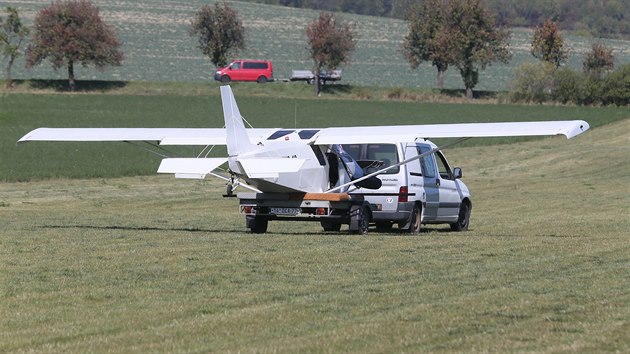 Na Litomicku v sobotu dopoledne spadlo ultralehk letadlo (21. z 2019).