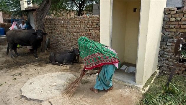 Nov veejn toaleta v indick vesnici Hirmathala (29. srpna 2014)