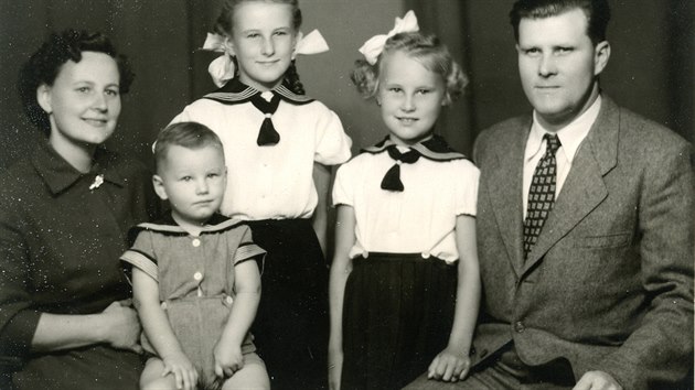 Mal Stanislav Hloek s rodii a sestrami