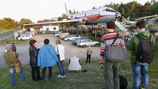 Leteck nadenec Karel Tarantk oslavil 70. narozeniny hudebnm vystoupenm na kdle Tupolevu Tu - 104, kter je soust Airparku ve Zrui u Plzn. (20. 9. 2019)
