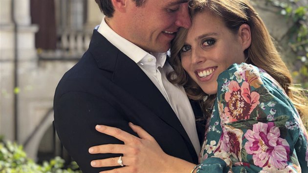 Edoardo Mapelli Mozzi a princezna Beatrice oznmili zasnouben 26. z 2019.