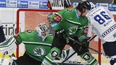 Boleslavský brankář Jan Růžička zasahuje v utkání s Plzní. Boleslavský brankář Jan Růžička zasahuje v utkání s Plzní.