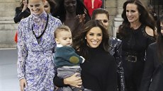 Aishwarya Rai, Eva Longoria se synem Santiagem, Camila Cabello, Helen Mirren,... Aishwarya Rai, Eva Longoria se synem Santiagem, Camila Cabello, Helen Mirren,...