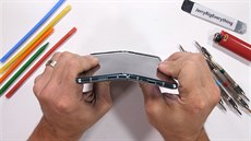 Samsung Galaxy Fold v testu odolnosti Samsung Galaxy Fold v testu odolnosti