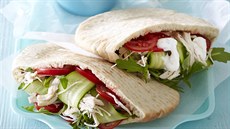 Domácí pita chléb s kuřecím masem Domácí pita chléb s kuřecím masem