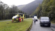 V Jeseníkách se zranili dva turisté, pro oba letěl vrtulník záchranářů. (28.... V Jeseníkách se zranili dva turisté, pro oba letěl vrtulník záchranářů. (28....