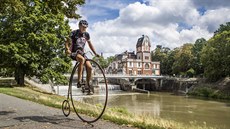 Ivan Burkert na velocipedu v Hradci Králové Ivan Burkert na velocipedu v Hradci Králové