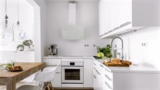 Kuchy (IKEA) je zhotovená z bíle lakované MDF desky podle návrhu designérky...