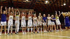 Chomutovské basketbalistky ligovou premiéru zvládly, slaví s diváky. Chomutovské basketbalistky ligovou premiéru zvládly, slaví s diváky.