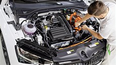 Škoda Auto spustila v Kvasinách sériovou výrobu modelu Superb iV s plug-in... Škoda Auto spustila v Kvasinách sériovou výrobu modelu Superb iV s plug-in...