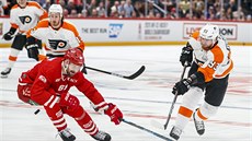 Jakub Voráček z Philadelphie střílí v přípravném duelu na branku Lausanne. Jakub Voráček z Philadelphie střílí v přípravném duelu na branku Lausanne.