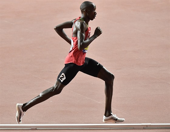 Kean Timothy Cheruiyot peláí pro titul mistra svta na trati 1500 metr.