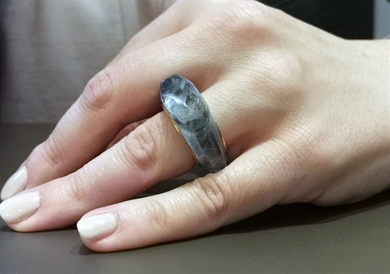 Více ne 2000 let starý safírový prsten, který údajn patil ímskému císai...