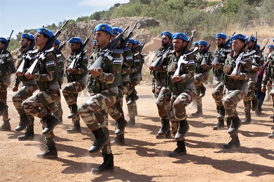 Vojáci syrské armády podporující tureckou invazi proti Kurdm se pipravují na...