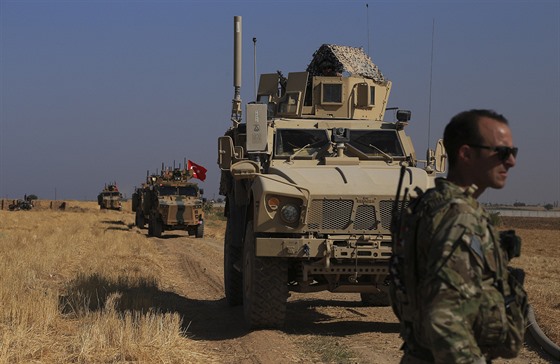 Turecké a americké jednotky na jedné ze svých posledních spolených hlídek na...